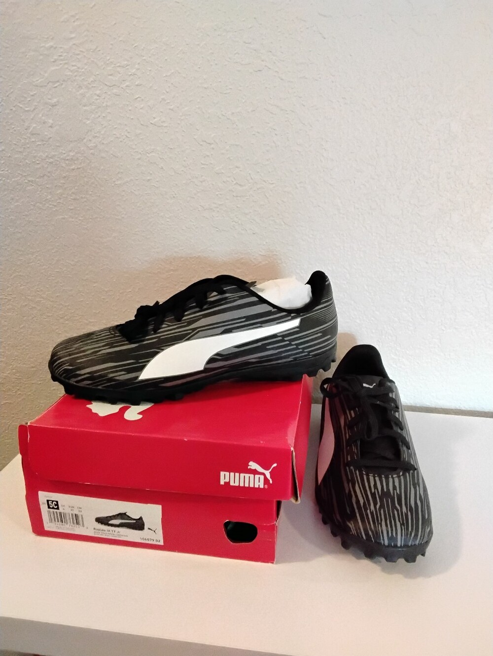 Puma Kids Black & White Soccer Sneakers Cleat 5C